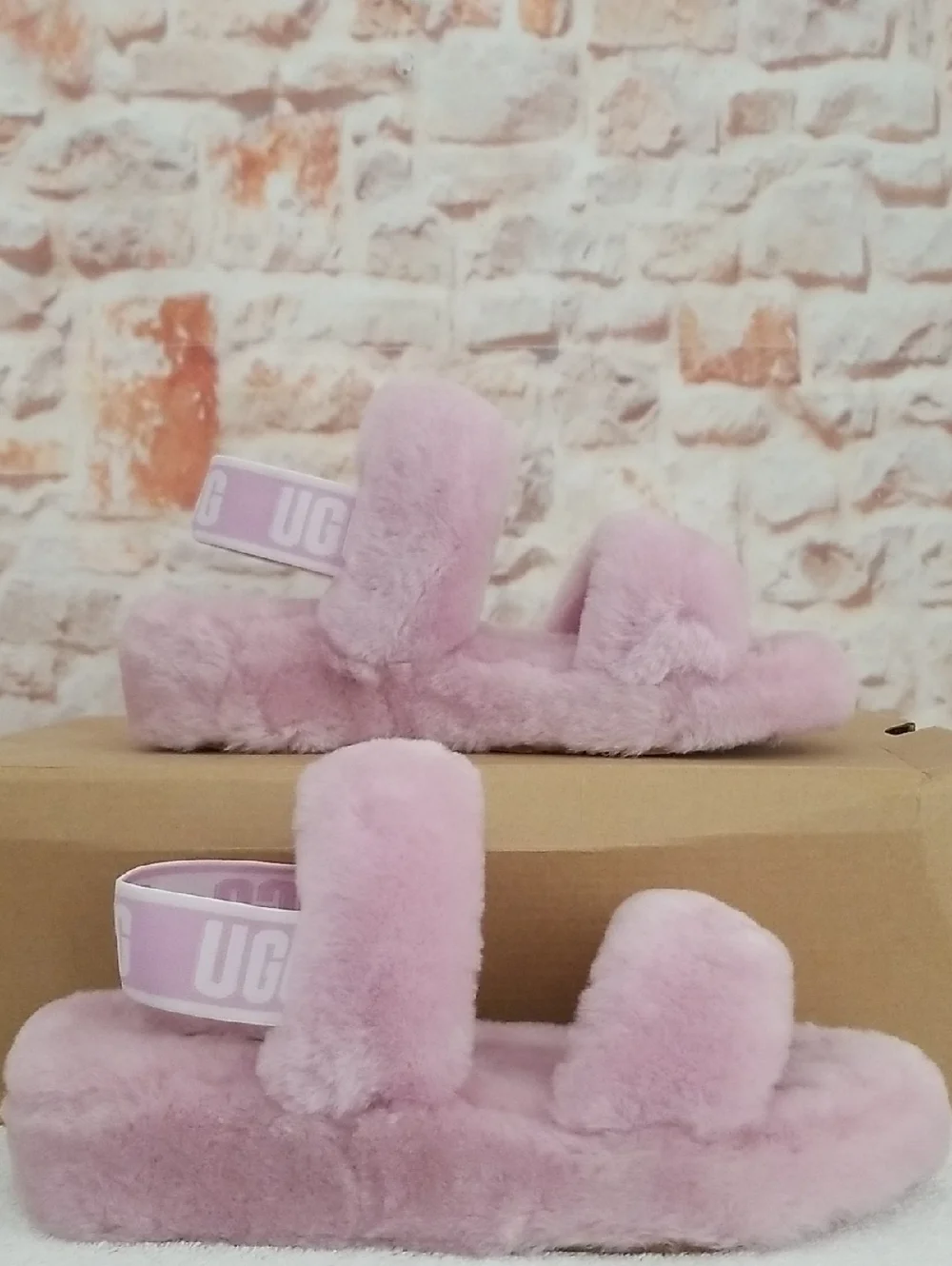 New UGG Oh Yeah Slides - Picture 3 of 9